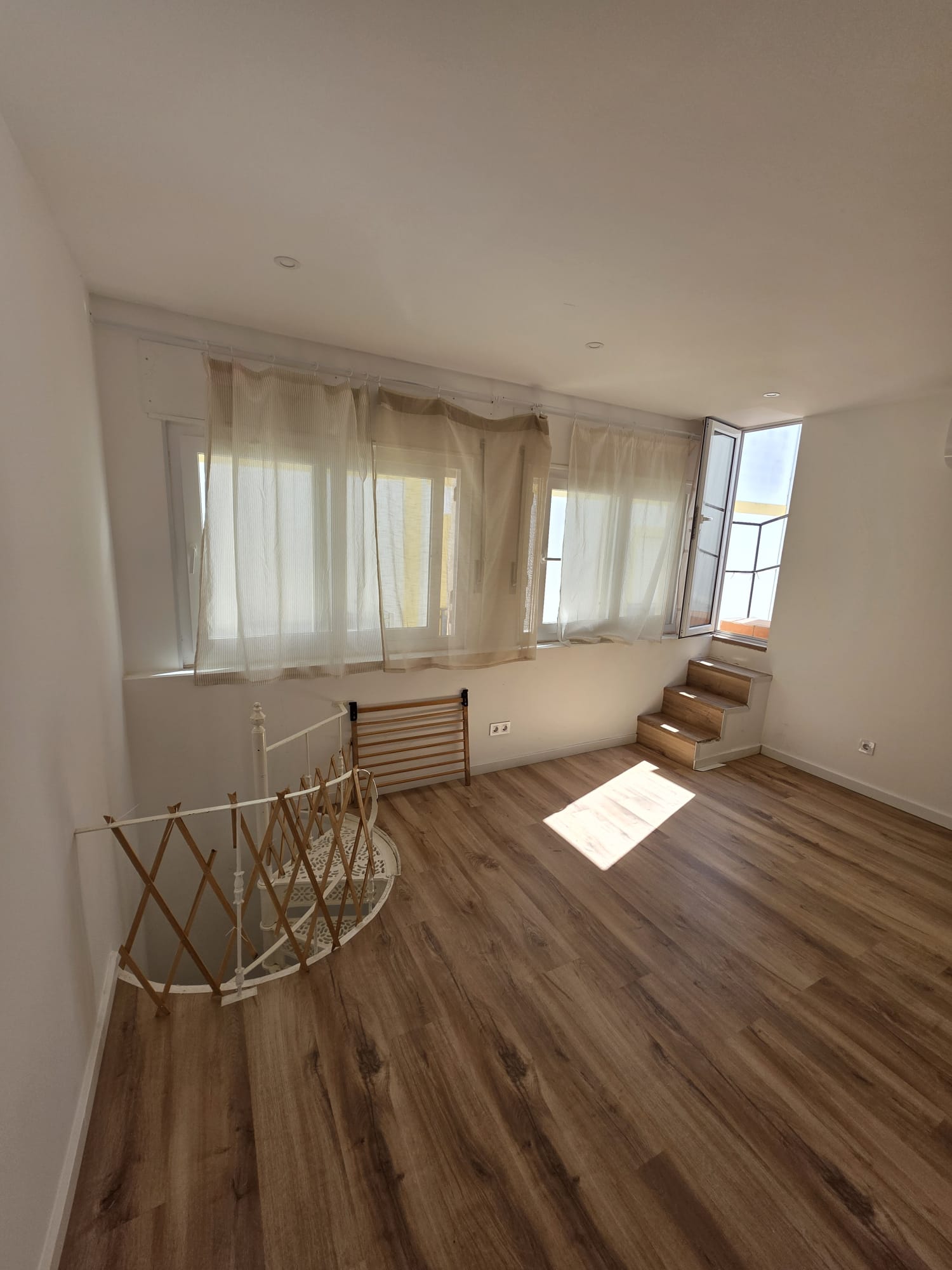 T2 upstairs